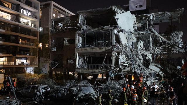 غارات إسرائيلية على طهران وصواريخ إيرانية على تل أبيب