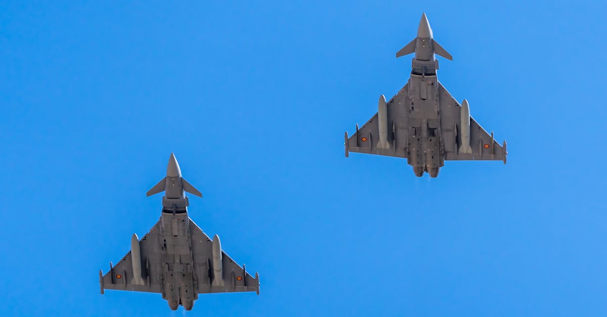 الإمارات تعترض صواريخ وطائرات مسيرة في تصعيد عسكري