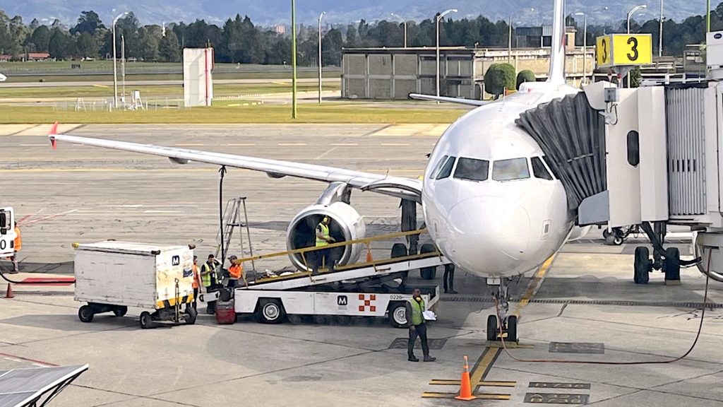 إيطاليا تفرض قيودًا على وقود الطائرات بسبب نقص الإمدادات