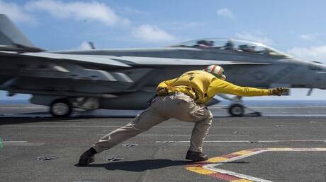 غارات جوية أمريكية على جزيرة خرج الإيرانية