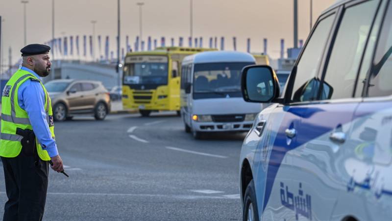 حادث بميناء خورفكان يسبب إصابات لعمال آسيويين