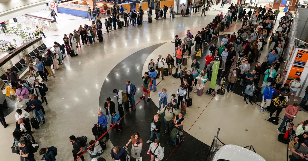 Trump envisage d'envoyer la Garde nationale aux aéroports