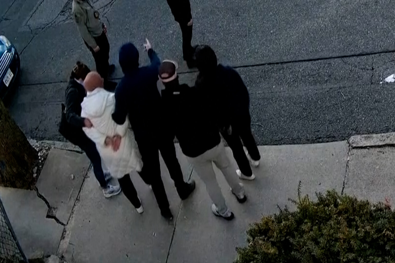 الكويت تعتقل 24 شخصاً في مخطط إرهابي