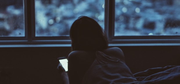 الوحدة في عصر التواصل الرقمي