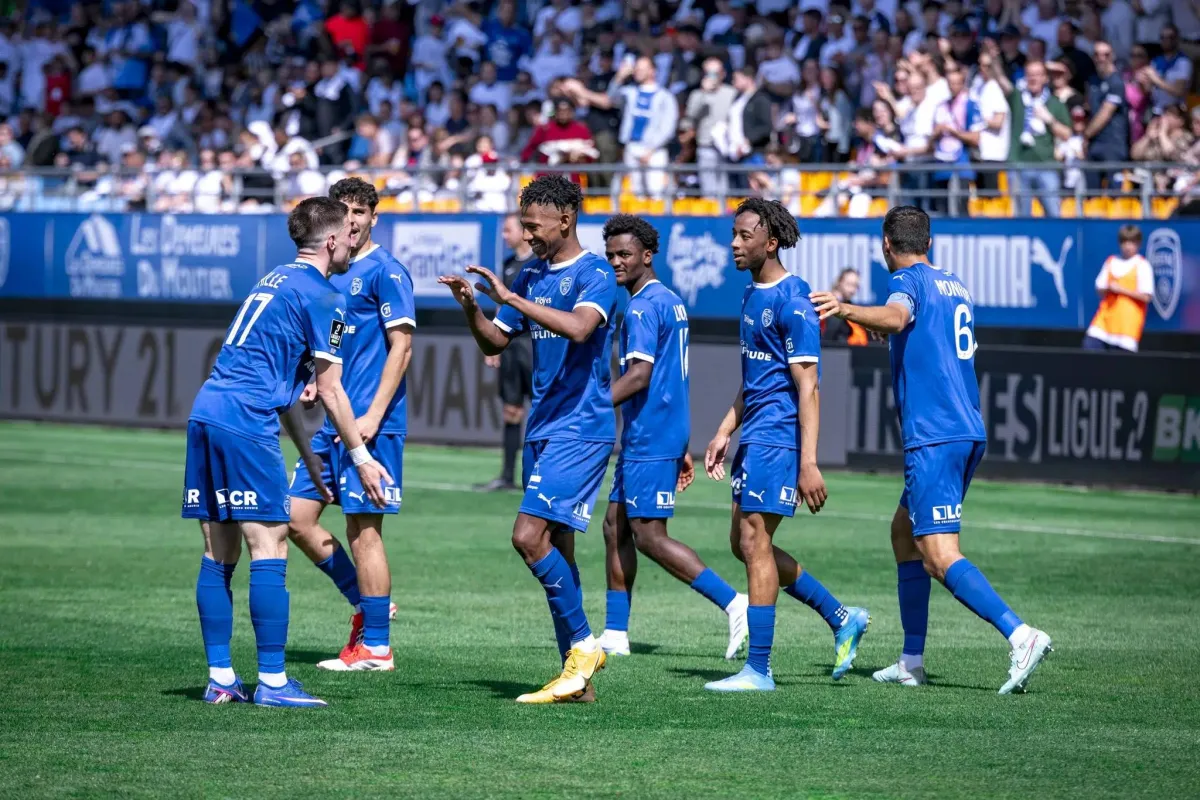 تروا يعود إلى دوري الدرجة الأولى الفرنسي بعد انتصار كبير