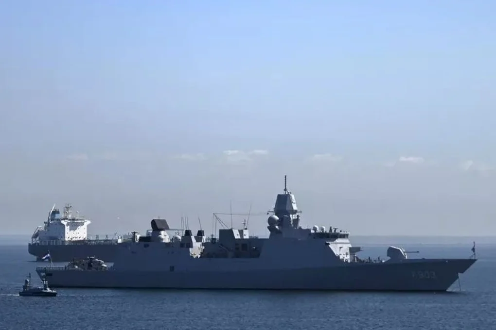 China expels Dutch warship from Paracel Islands
