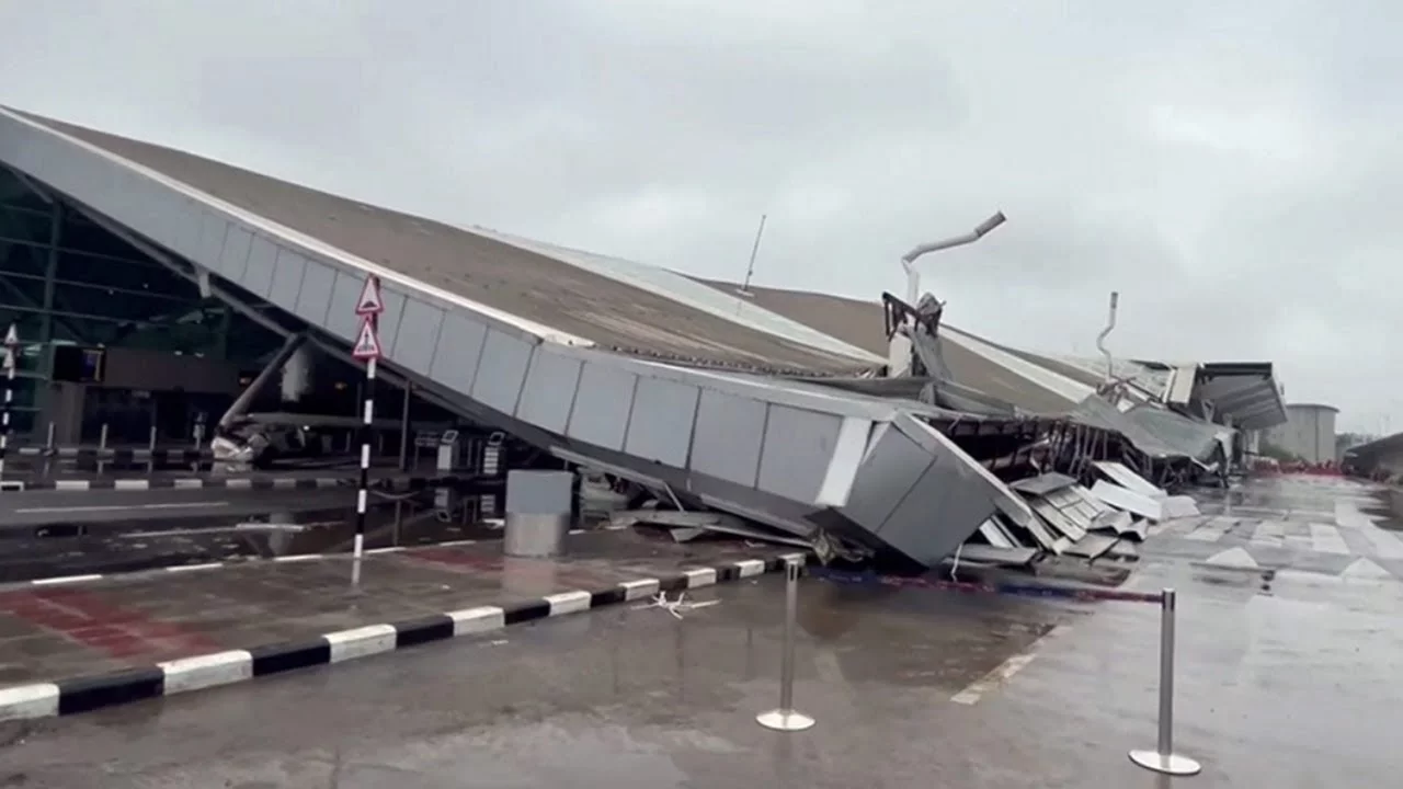 إصلاح سقف مطار سوكارنو-هتا بعد انهياره