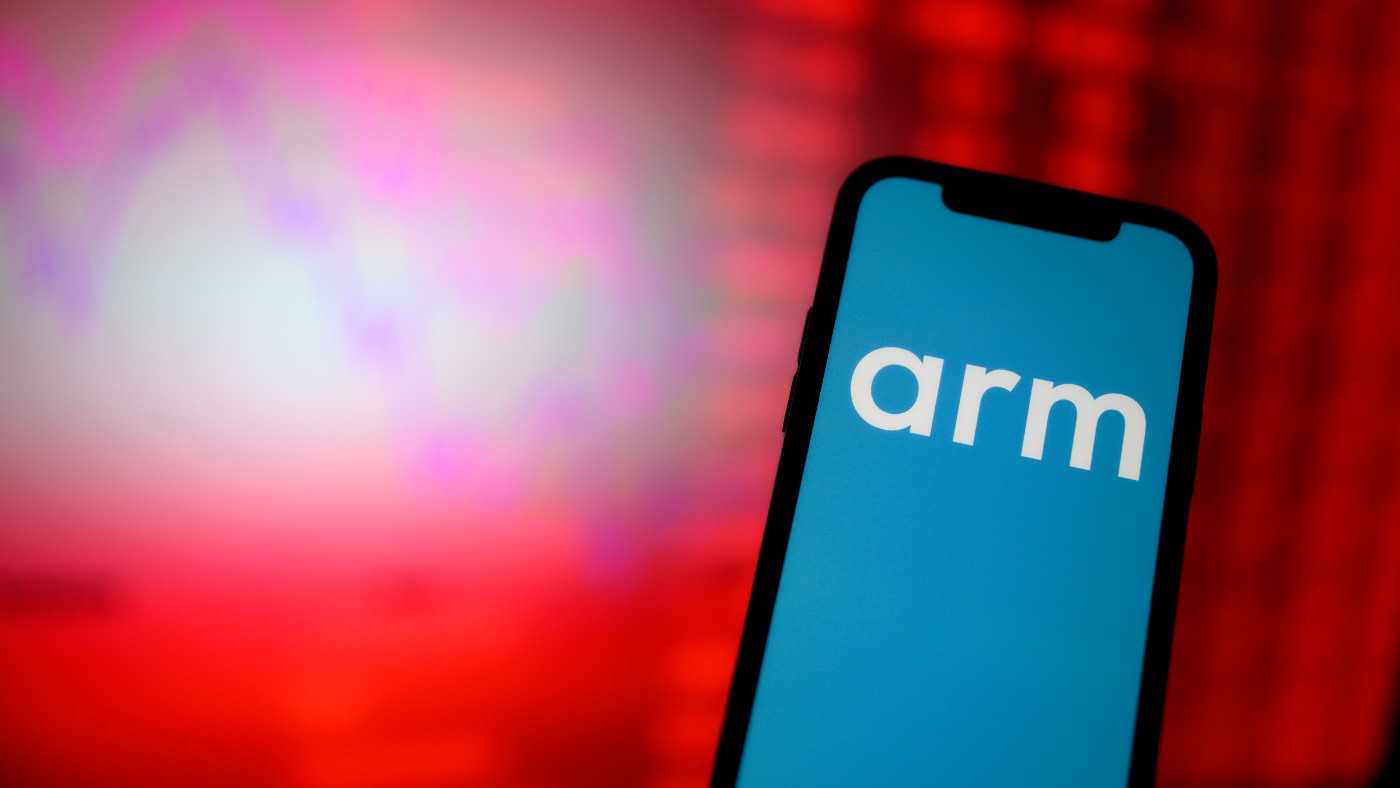 تراجع أسهم Arm وسط تحديات قانونية ومنافسة شديدة