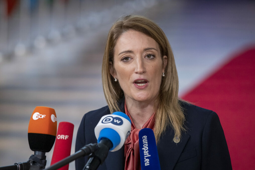 انسحاب صندوق ميروڤا من ديون الفلبين بسبب فساد