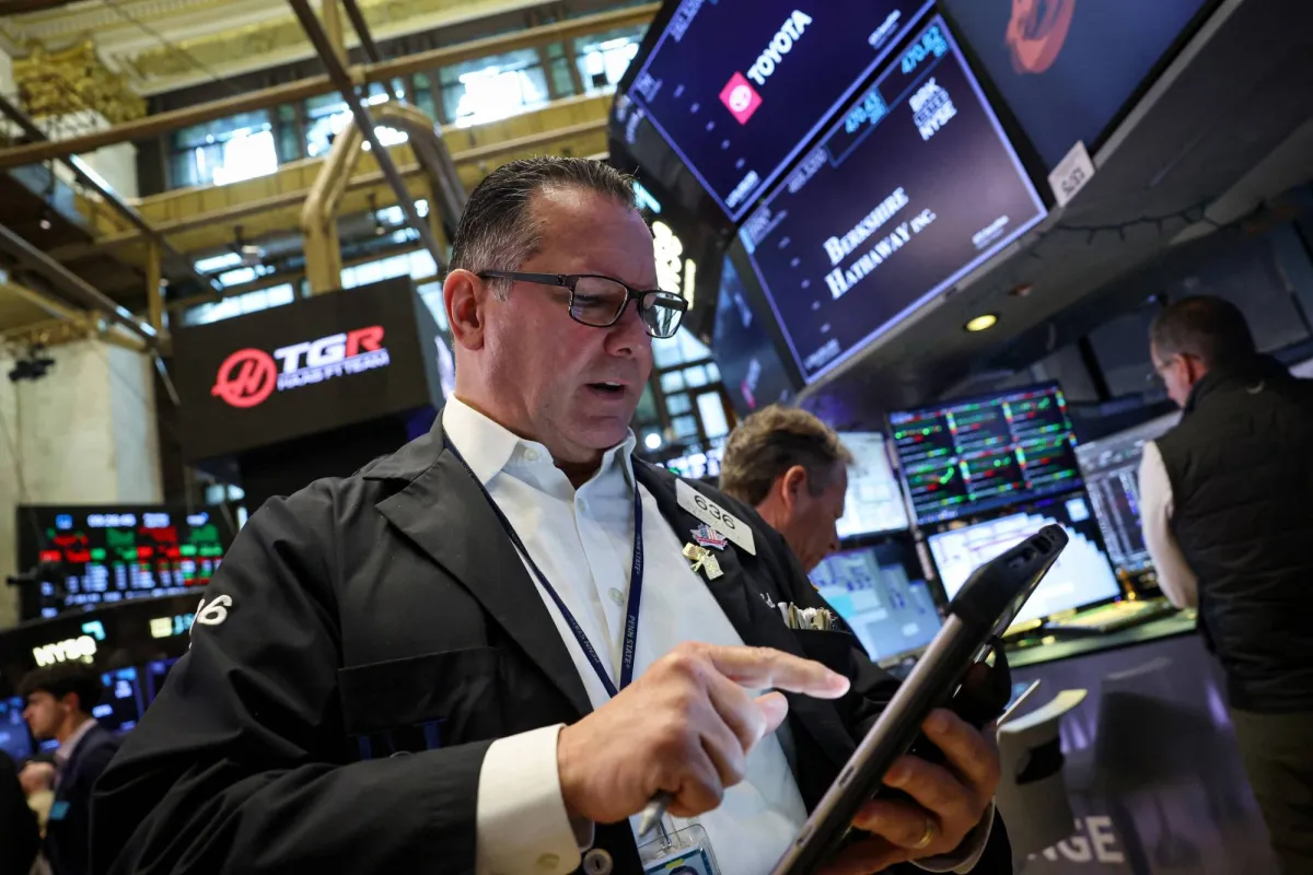 تباين الأسواق العالمية وسط توترات إيران والذكاء الاصطناعي