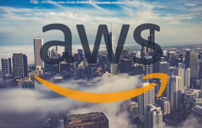 استثمار AWS في الذكاء الاصطناعي: التنافس والتعاون