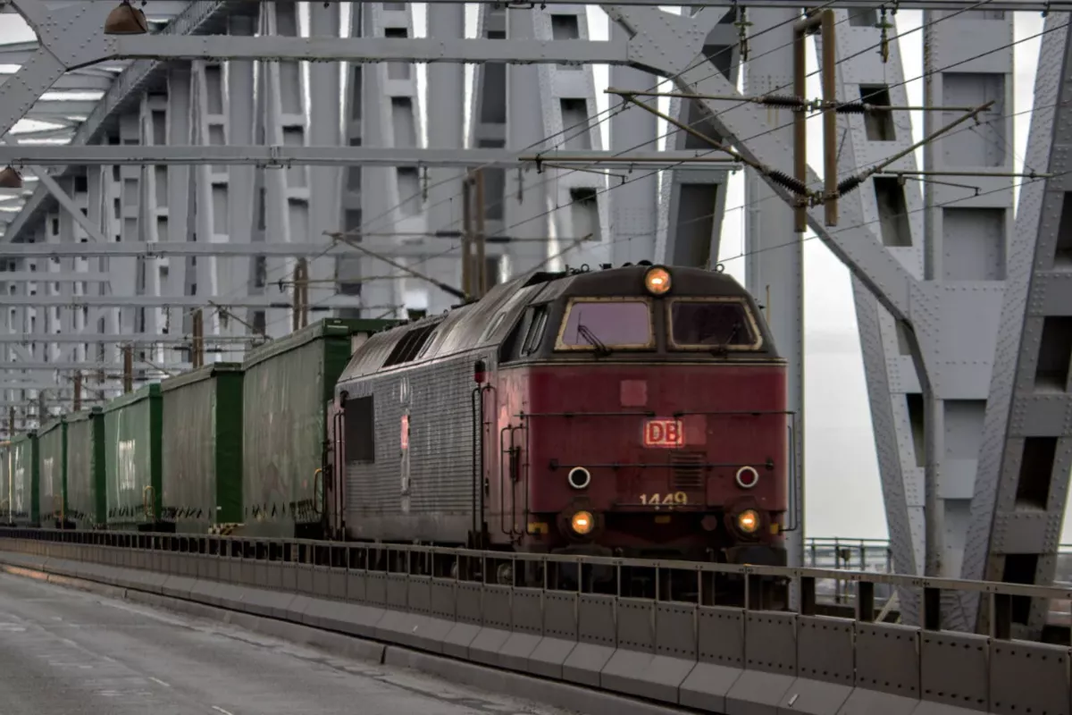 حادث انقلاب قطار في روسيا: 55 مصابًا