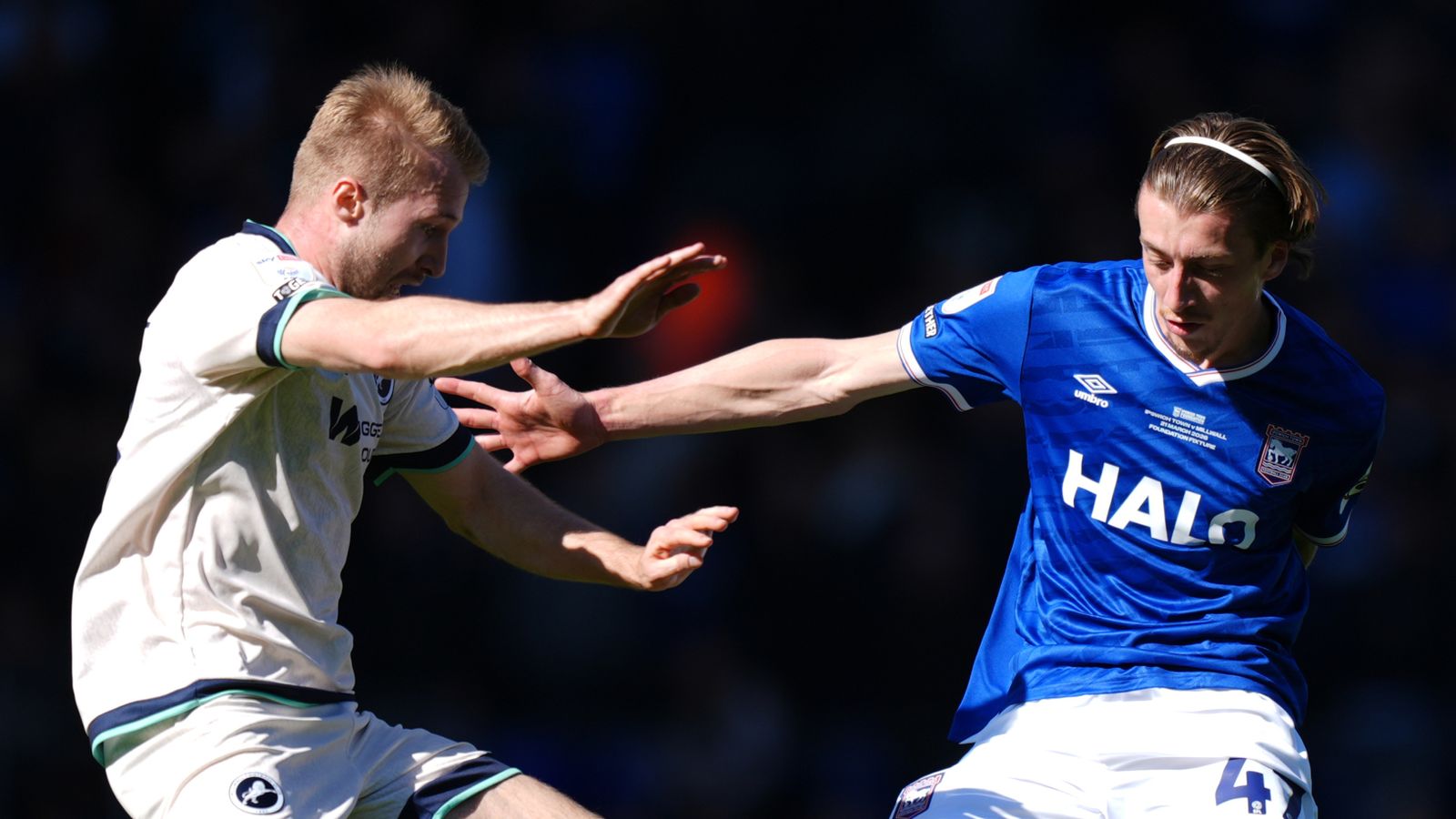 Coventry malapit na sa Premier League sa malaking tagumpay