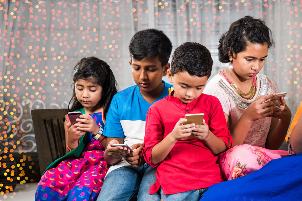 Encourage Families to Protect Children from Digital Risks