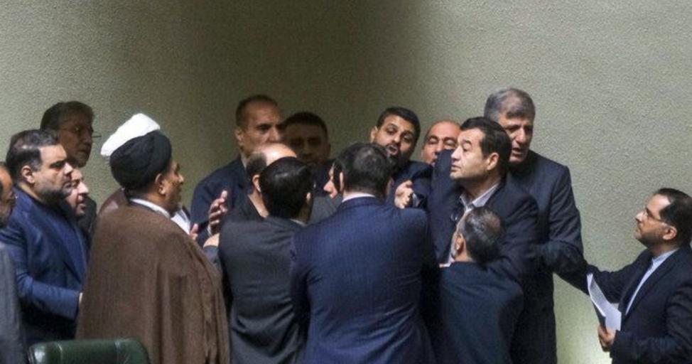 البرلمان الإيراني يؤكد توحد جميع التيارات السياسية