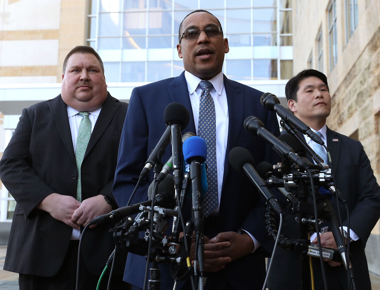 تحقيقات هجوم واشنطن واستثناء مدير الـFBI