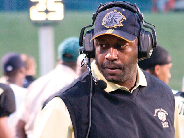 وفاة مونتي كولمان لاعب كرة القدم الأمريكي