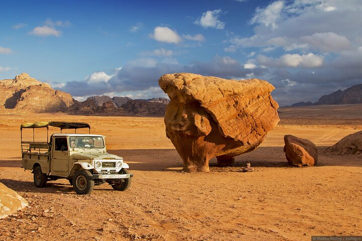 اتفاقية الملكية والأوقاف لتحسين خدمات حجاج جسر الملك الحسين