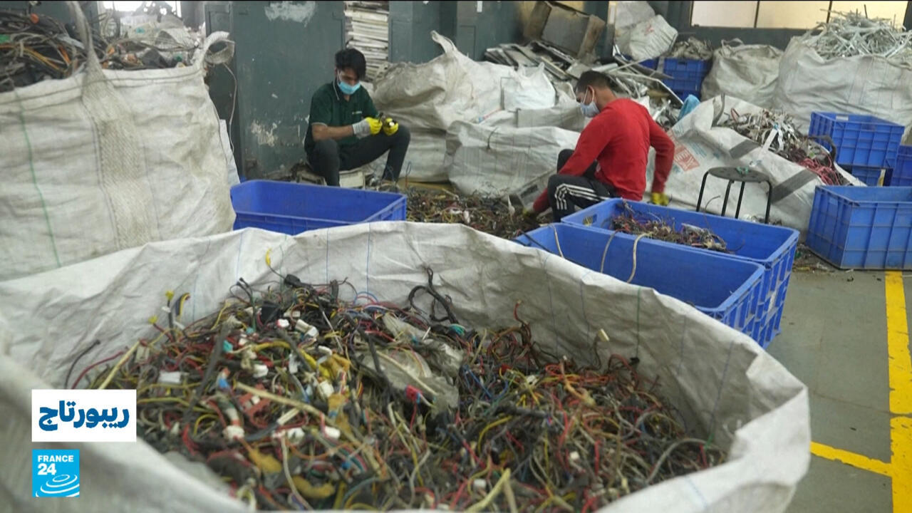 الهند تحول النفايات الإلكترونية إلى كنز استراتيجي