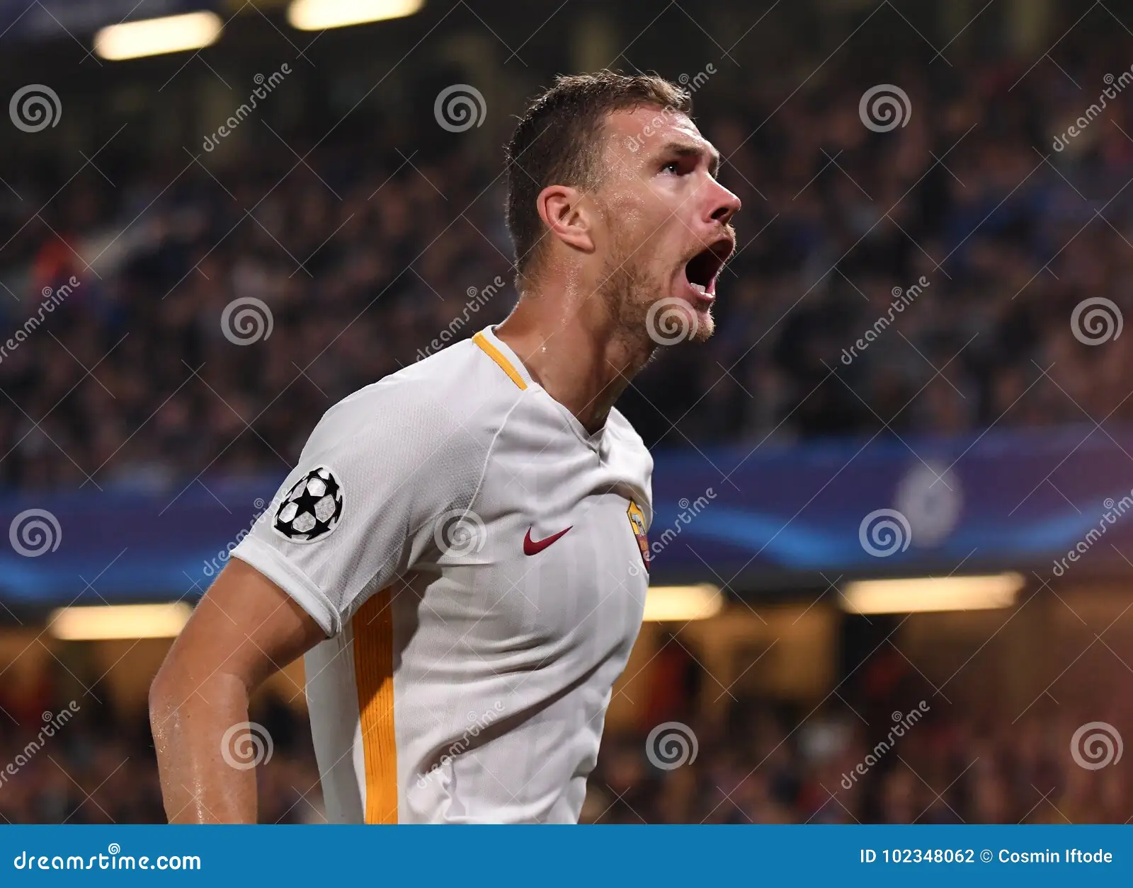 Dzeko marque un but décisif et se rapproche d'un exploit
