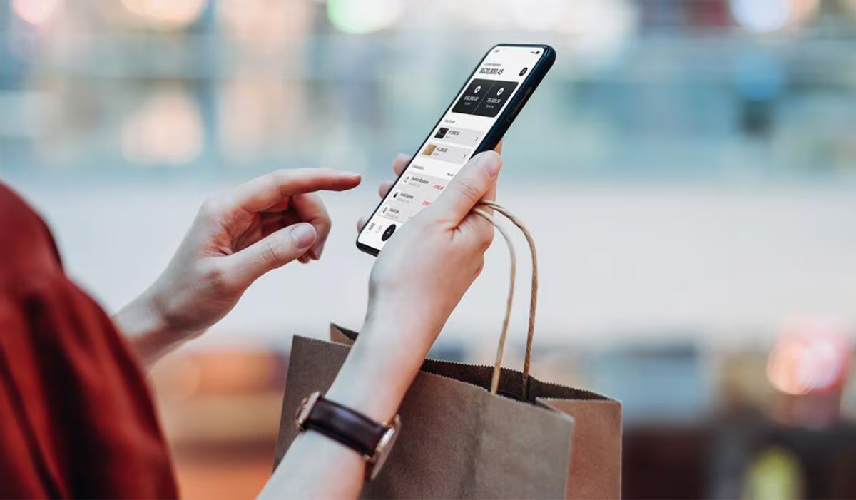 سنغافورة تعزز المدفوعات الرقمية والنقود لا تزال حاضرة