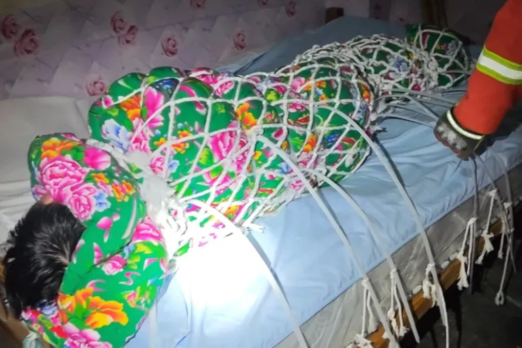 Rettung eines Chinesen aus der Handschellen-Herausforderung