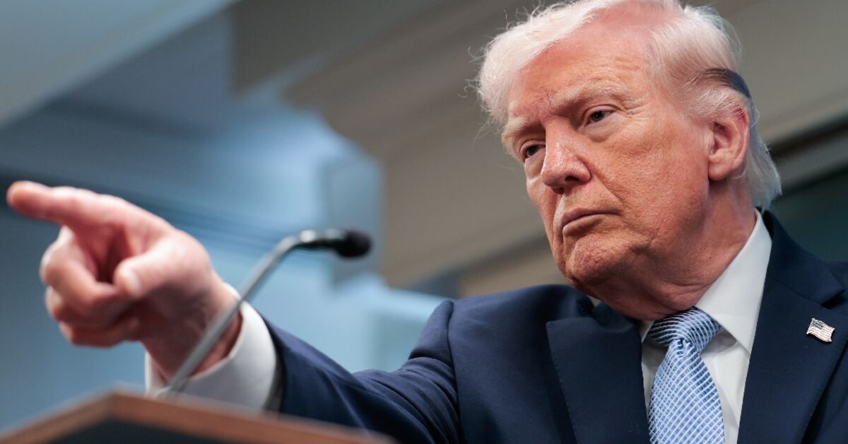 ترامب يهدد بتدمير إيران إذا لم تستجب لمطالبه