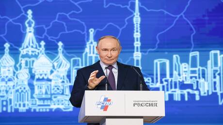 Putin Urges Russian Companies to Manage Energy Profits Wisely