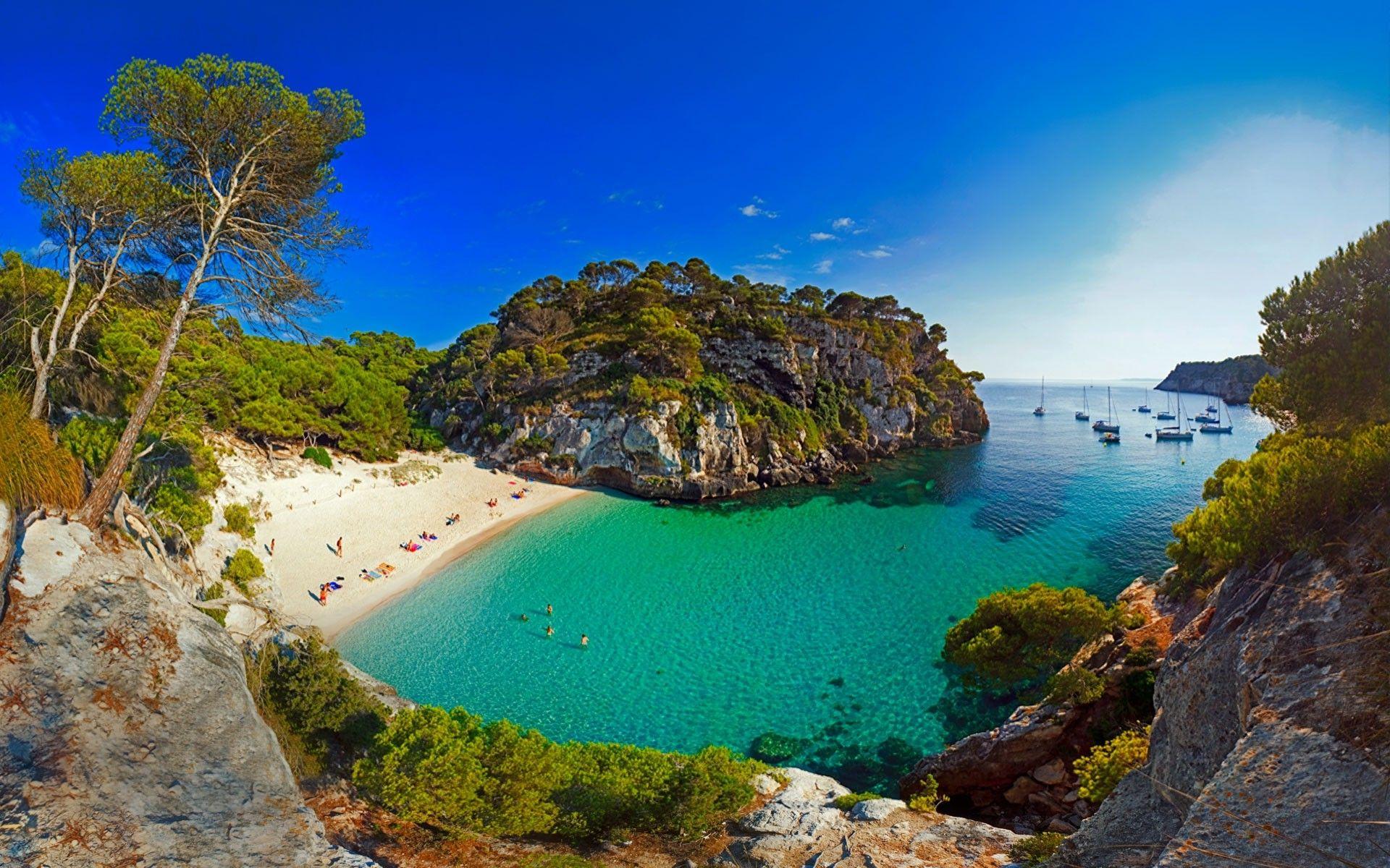 استقالة وزير الداخلية الإسباني بعد مقتل ضابطين
