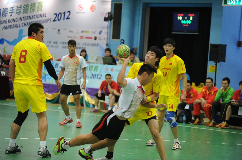 منتخب اليد يؤجل التأهل وروبرت يحقق إنجازًا في السباحة