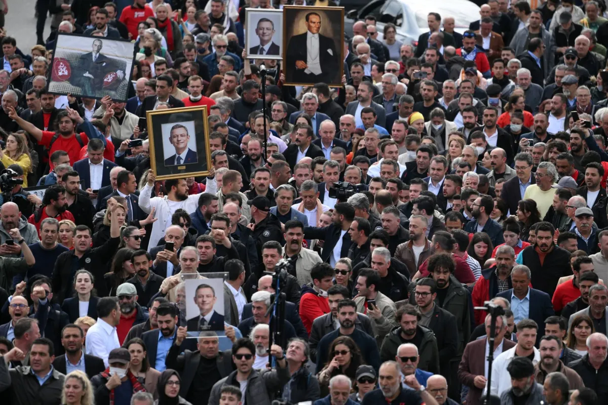 Crisis in Turkey's CHP After Dismissal of Ozgur Ozel