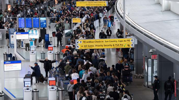 US-Einwanderungsbehörde ab Montag in Flughäfen aktiv