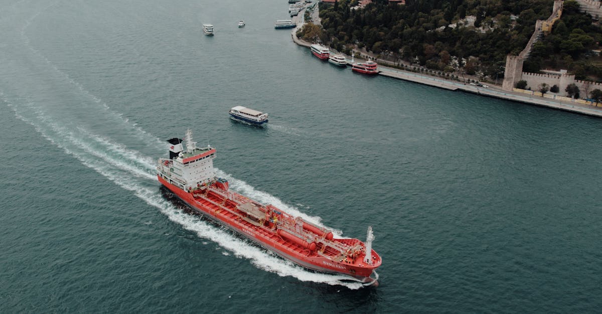 هدنة أمريكا وإيران وتأثيرها على الملاحة في هرمز