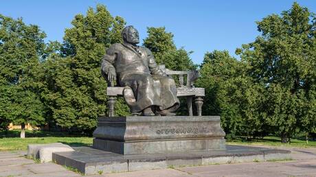 Tolstoï décrit Leskov comme le "plus russe"