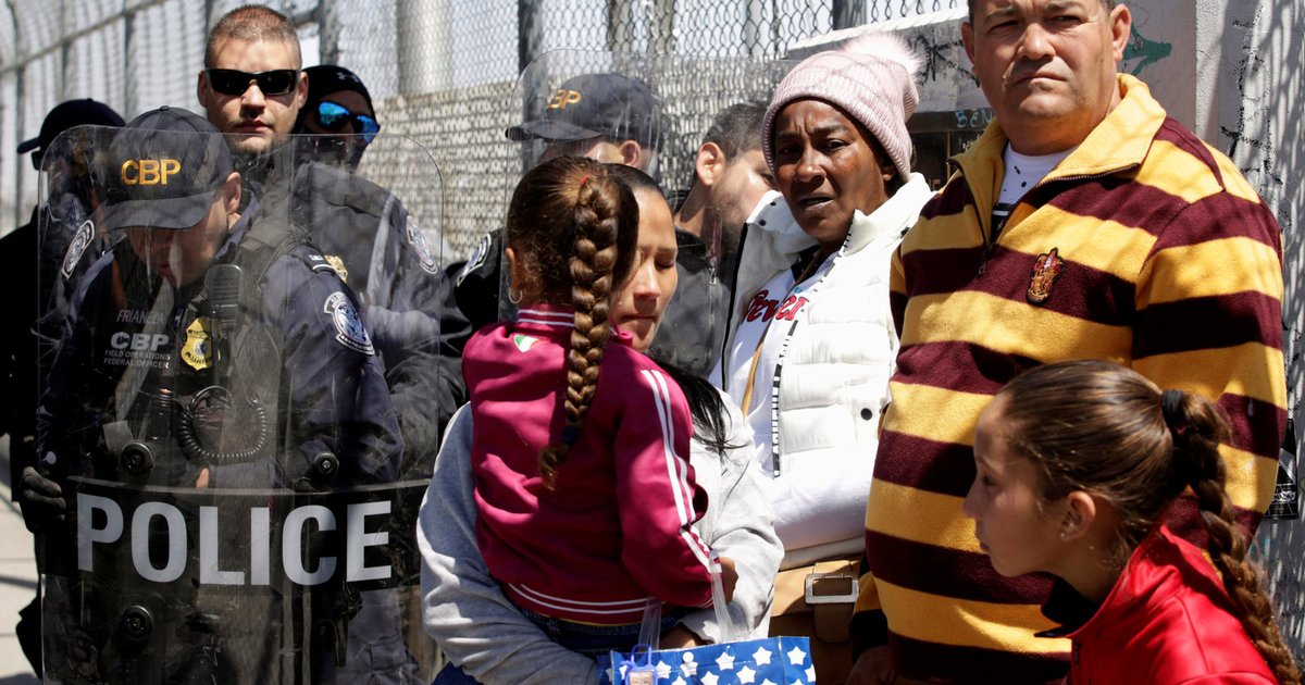 قيود جديدة على تأشيرات دخول اللاجئين إلى أمريكا