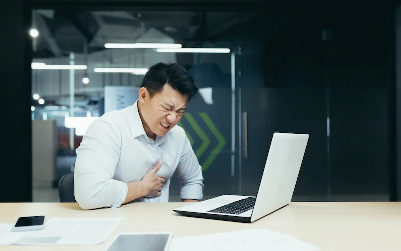 ألم القلب: ظاهرة صحية متزايدة بين الشباب العرب