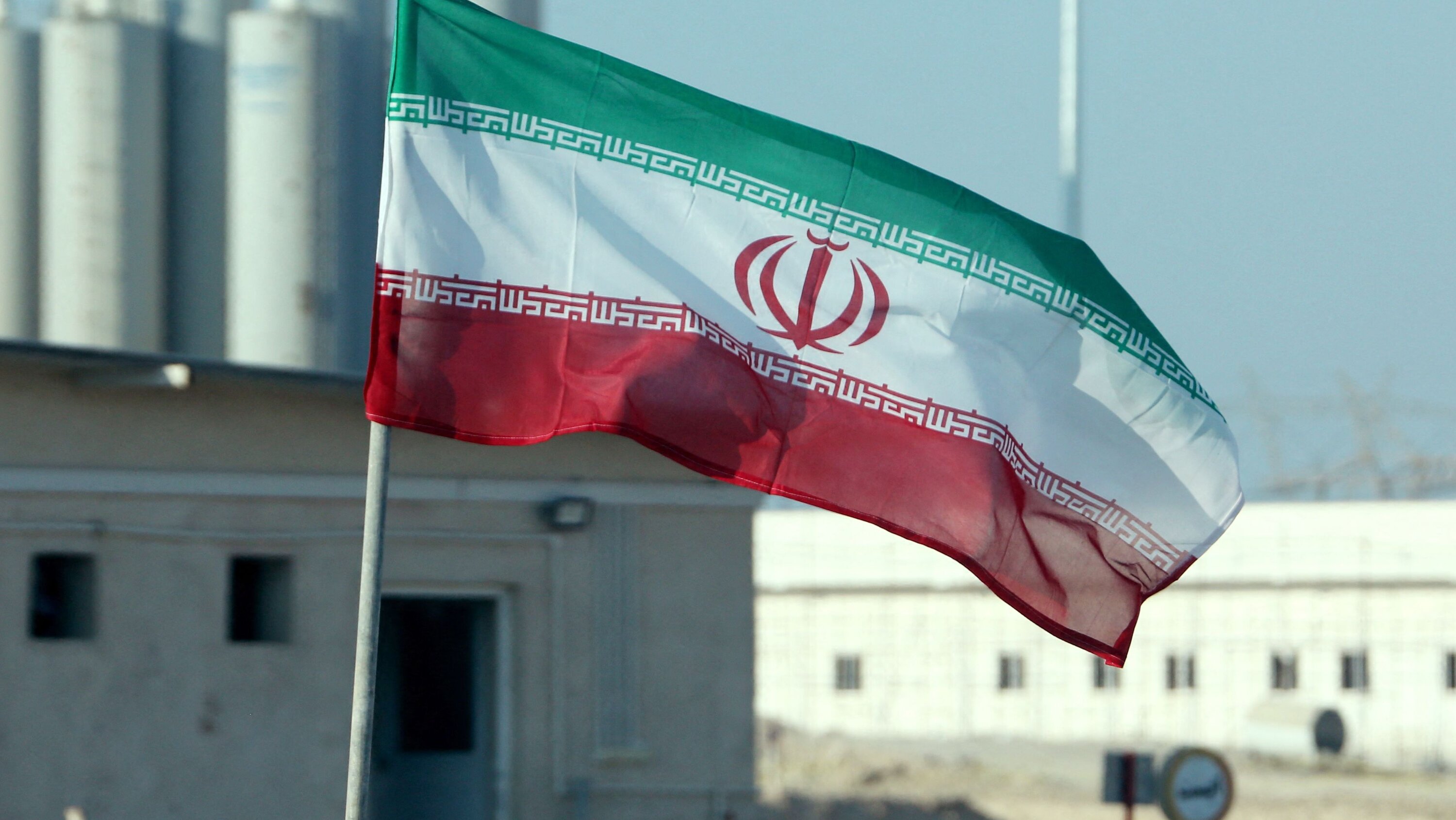 تحقيق في تداولات مشبوهة قبل إعلان ترامب عن إيران