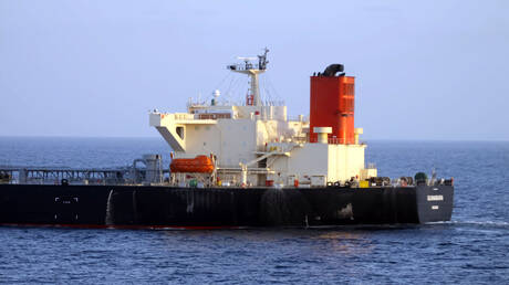 اختطاف ناقلة نفط قبالة سواحل الصومال ووجود 17 آسيوياً