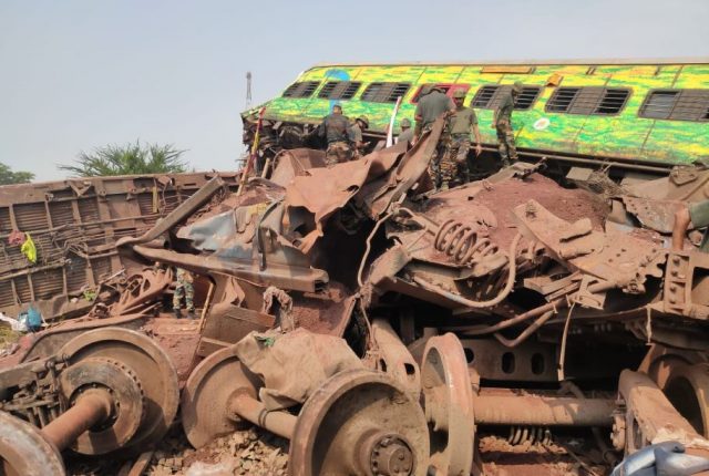 تحقيق شامل في حادث قطار بكايس