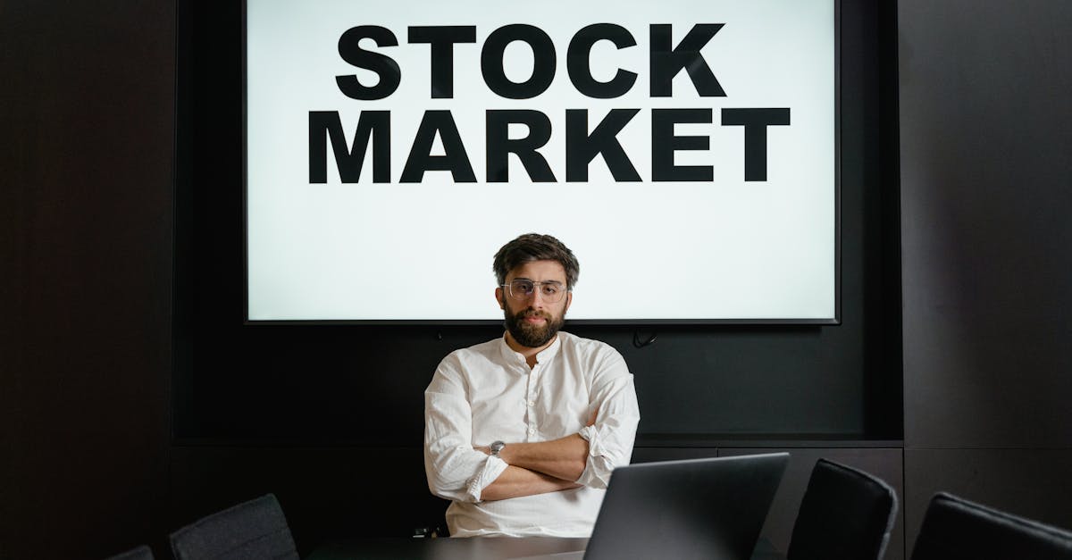 Gulf Markets Decline Except Saudi Arabia Amid Talks Uncertainty