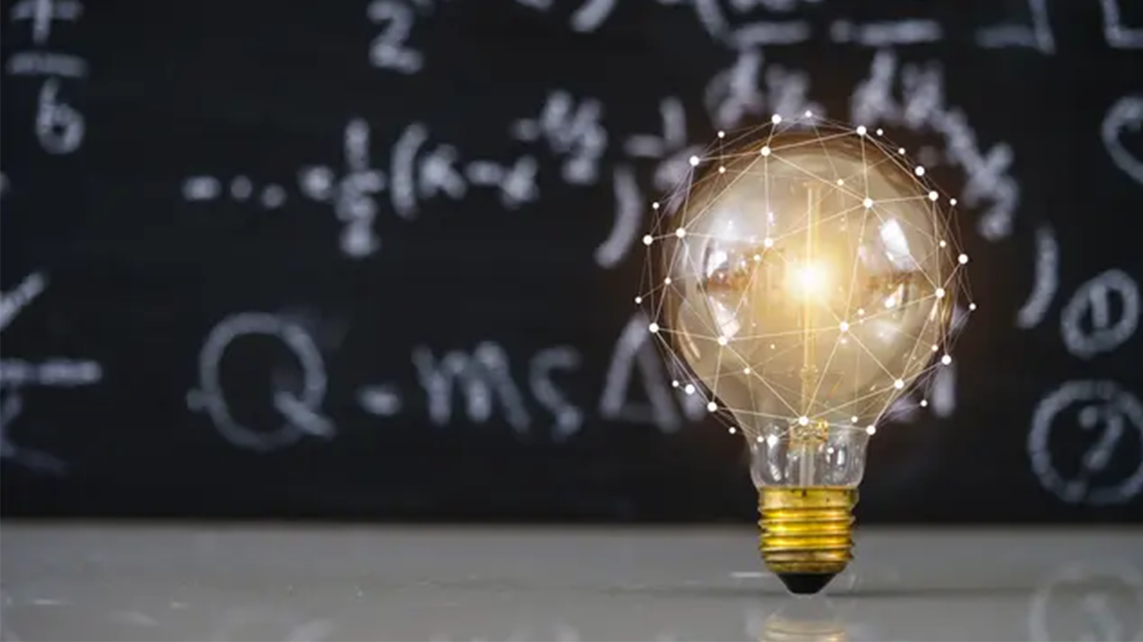 أموندِي تستثمر في الأسهم وسط تراجع الأسواق