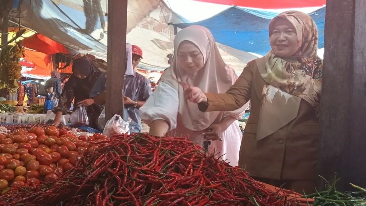 مساعدات غذائية للمتضررين من الكوارث في إندونيسيا