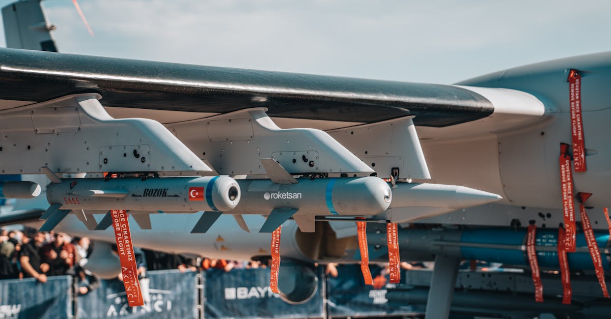 الإمارات تتصدى لهجمات إيرانية: تفاصيل وأبعاد