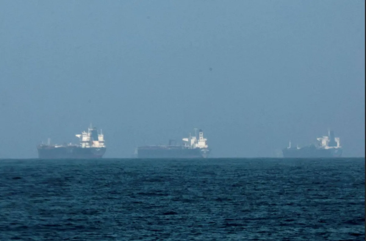 تراجع سفينتين قطريتين قرب مضيق هرمز