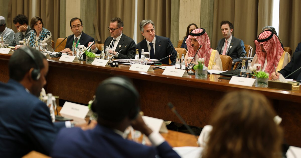 Saudi King and Crown Prince Discuss Regional Security