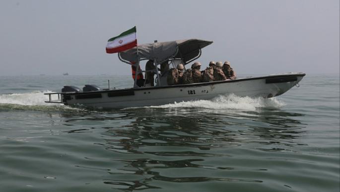 إيران تطلق صواريخ ومسيرات تجاه سفن أمريكية في بحر عُمان