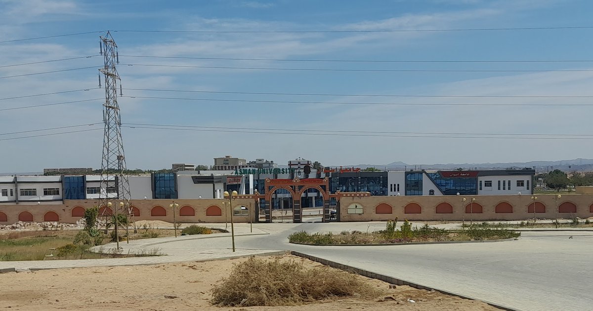 محافظ أسوان يعزز خدمات النقل الجامعي لتفادي التكدس