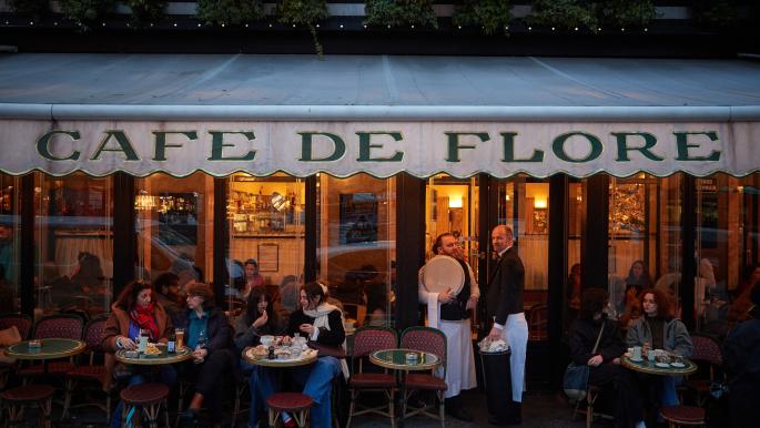 Rückgang der Cafés als literarische Räume in der digitalen Isolation