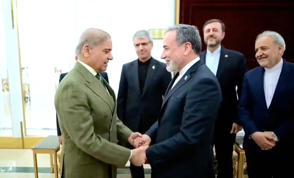 باكستان تسعى لتخفيف التوترات بين أميركا وإيران