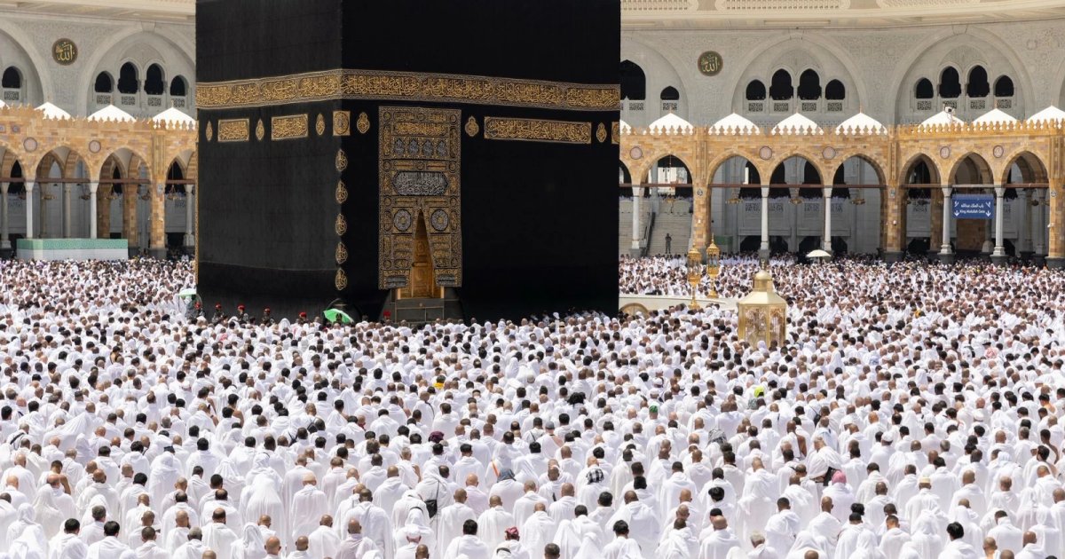 خطيب المسجد الحرام يحث على تقوى الله والتمسك بالحق